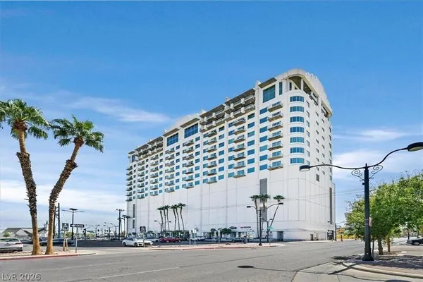 $2,700 | 900 South Las Vegas Boulevard, Unit 810, Las Vegas, NV 89101
