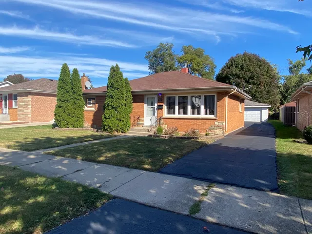 $2,300 | 9029 Sproat Avenue, Oak Lawn, IL 60453