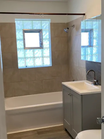 $2,300 | 9029 Sproat Avenue, Oak Lawn, IL 60453