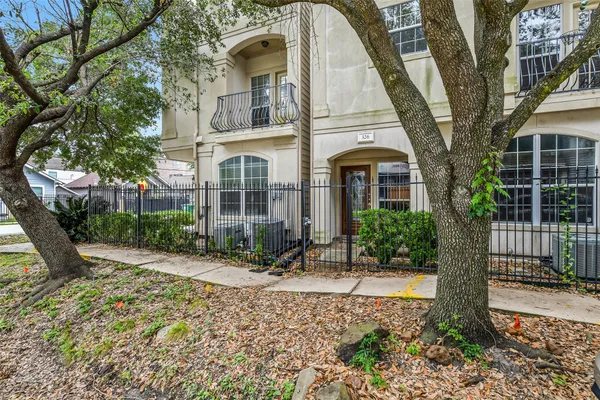 $3,000 | 326 Malone Street, Houston, TX 77007