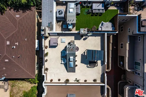 $949,000 | 10923 Landale Street, Unit 2, Toluca Lake, CA 91602