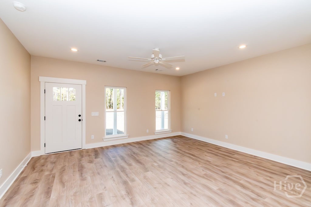 1347 Old Tusculum Road Springfield, GA 31329 - Photo 11 of 32 Livingroom