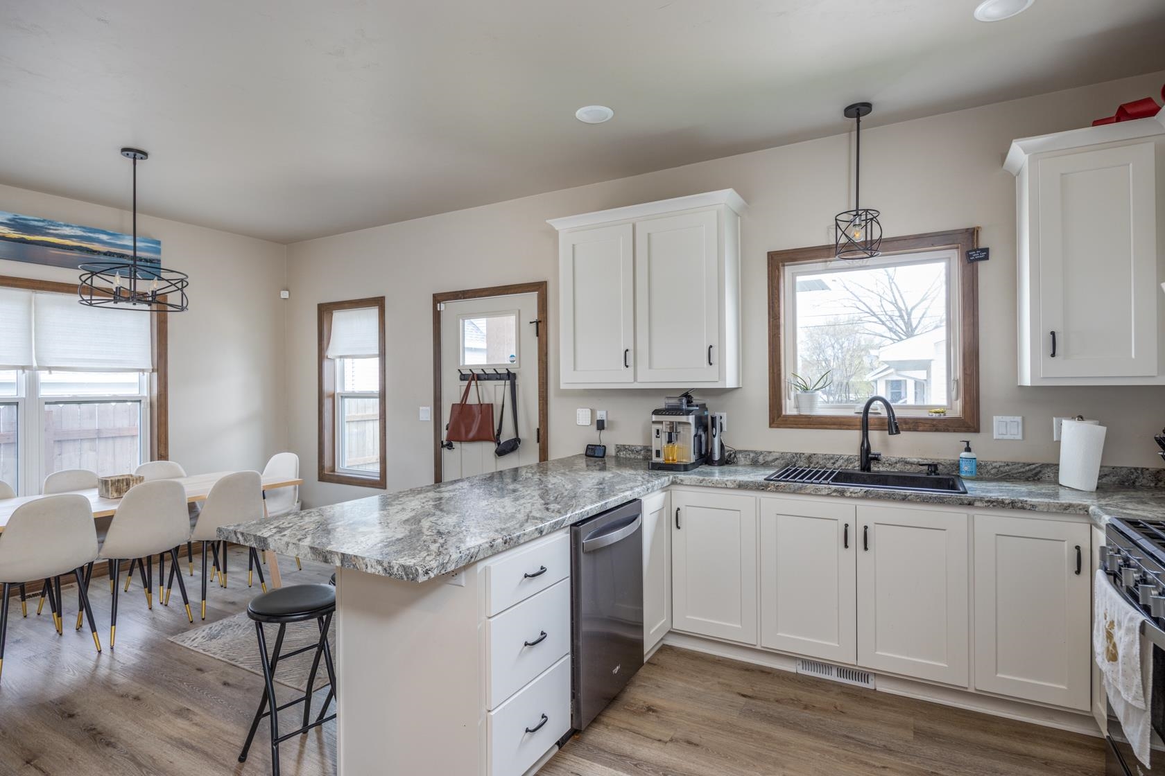 1255 Cherry Street Green Bay, WI 54301 - Photo 4 of 30