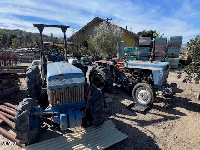 a view of a pathway with a yard