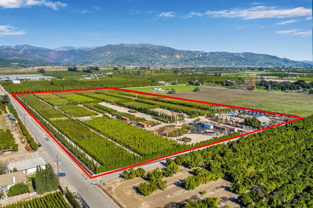 a view of a tennis court