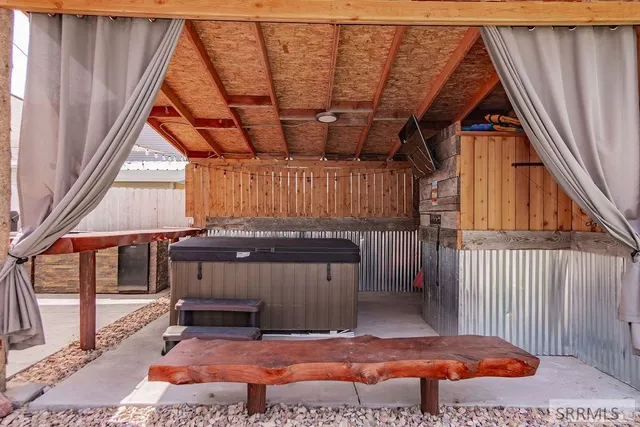 $549,900 | 1557 North Quinn Creek Road, Idaho Falls, ID 83401