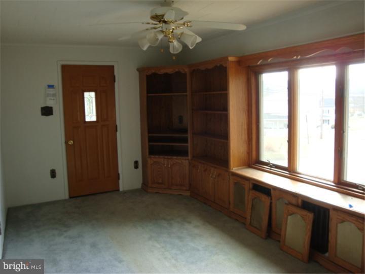 173 Lavelle Road Ashland, PA 17921 - Photo 2 of 5 Living Room