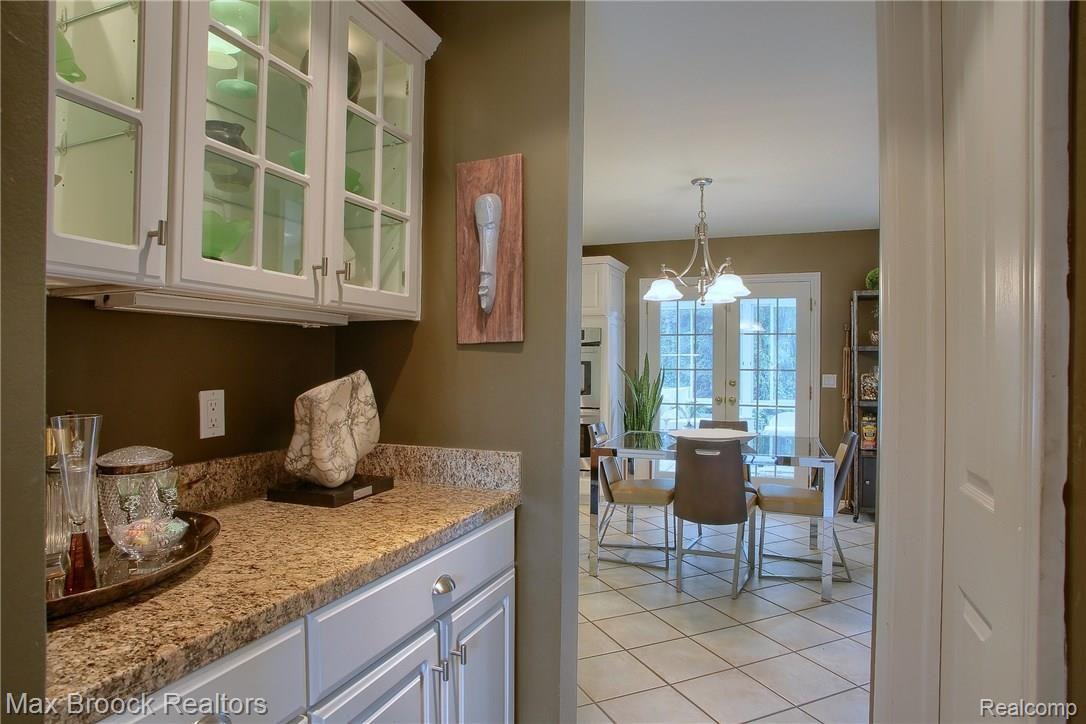 30755 Country Ridge Circle Farmington, MI 48331 - Photo 12 of 42 Butler_Pantry.jpg