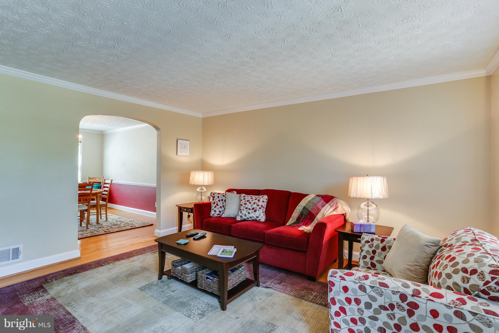 7019 Heathfield Road Baltimore, MD 21212 - Photo 3 of 30 Living Room