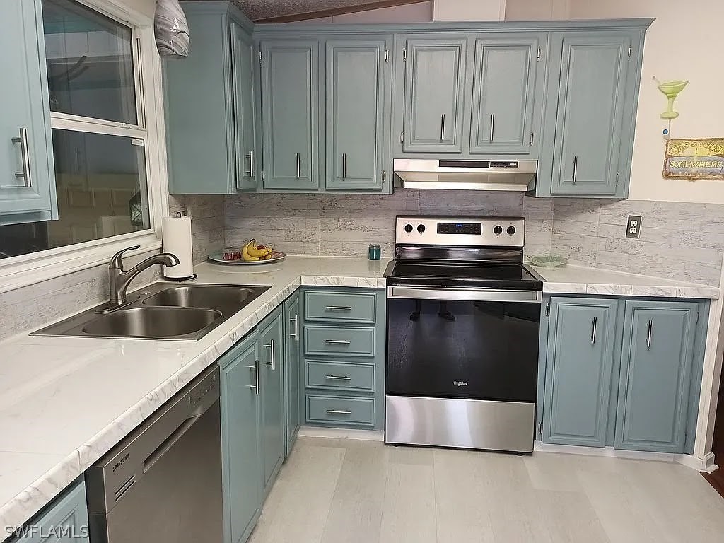 311 Riverwood Road Naples, FL 34114 - Photo 5 of 18 Gallery Image 5