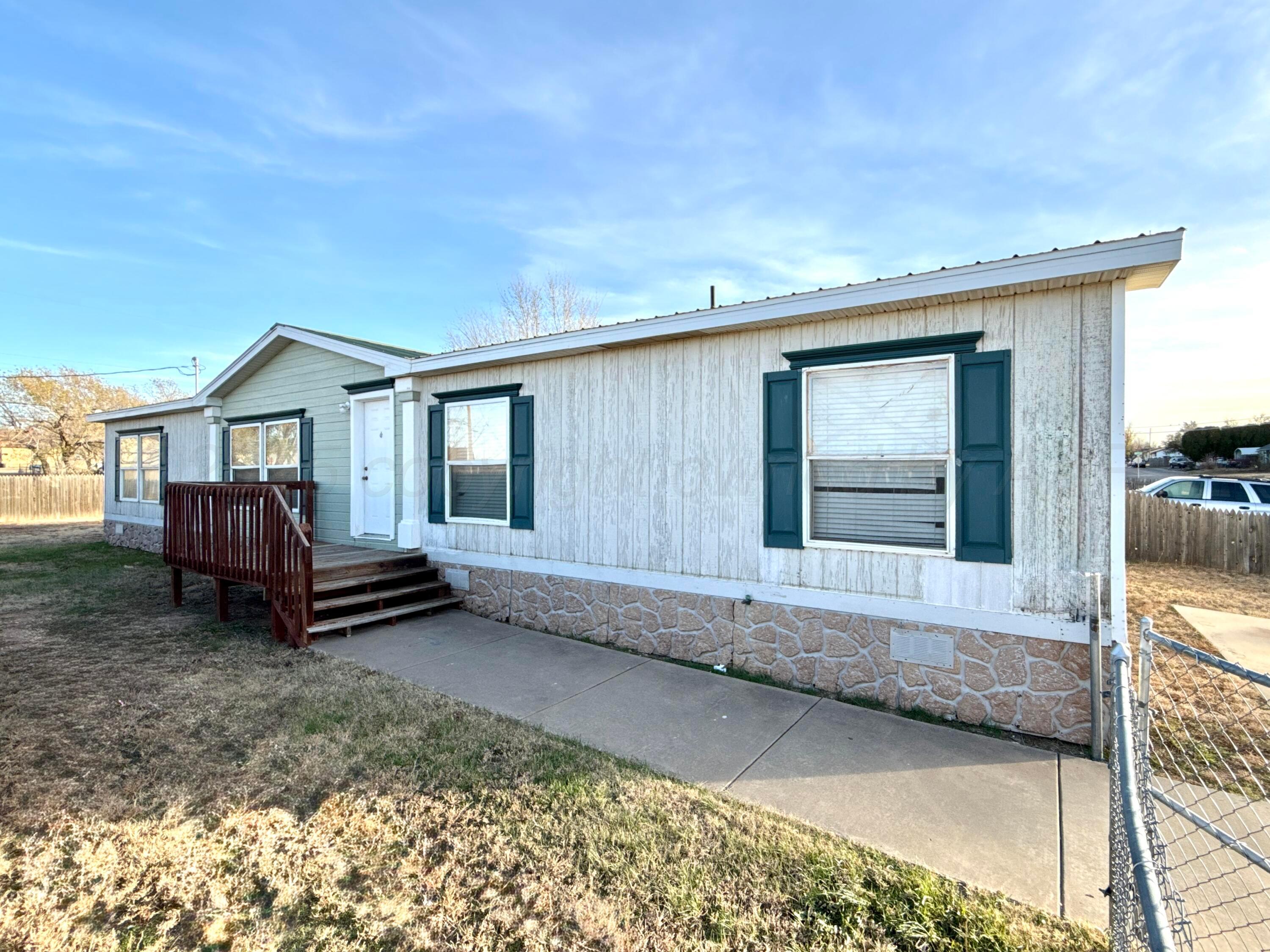 406 North Independence Street Amarillo, TX 79106 - Photo 8 of 19 a front view of a house with a garden