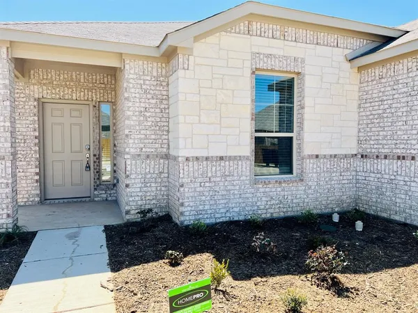 $1,995 | 812 Peaceful Brook Drive, Fort Worth, TX 76140