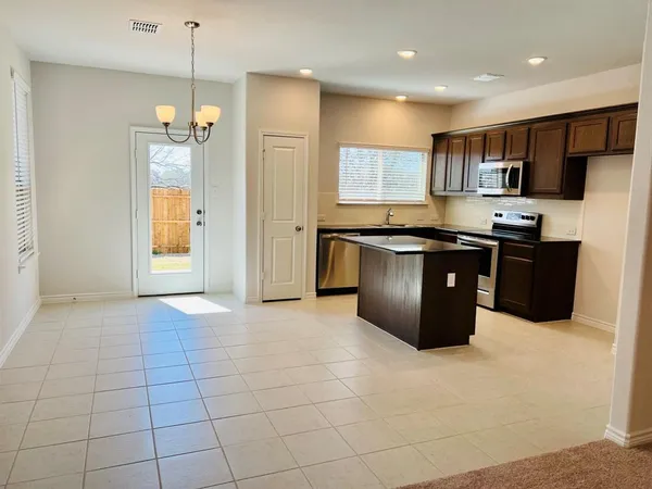 $1,995 | 812 Peaceful Brook Drive, Fort Worth, TX 76140
