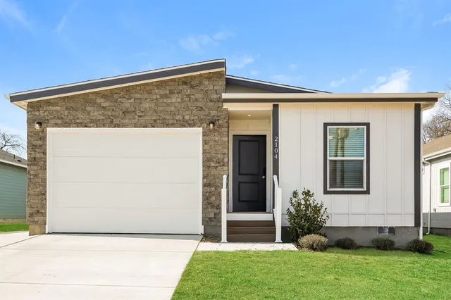 $2,275 | 2104 Belzise Terrace, Fort Worth, TX 76104