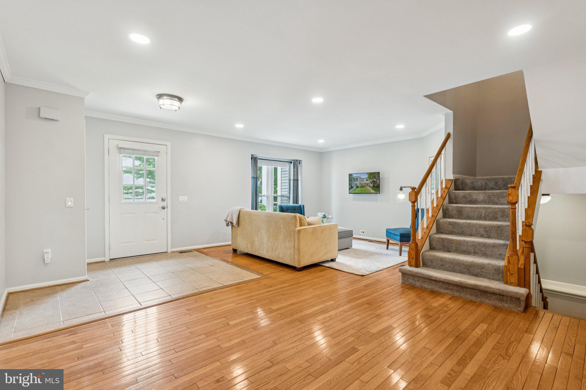 611 Concerto Lane Silver Spring, MD 20901 - Photo 3 of 27 Large living area with hardwood floors
