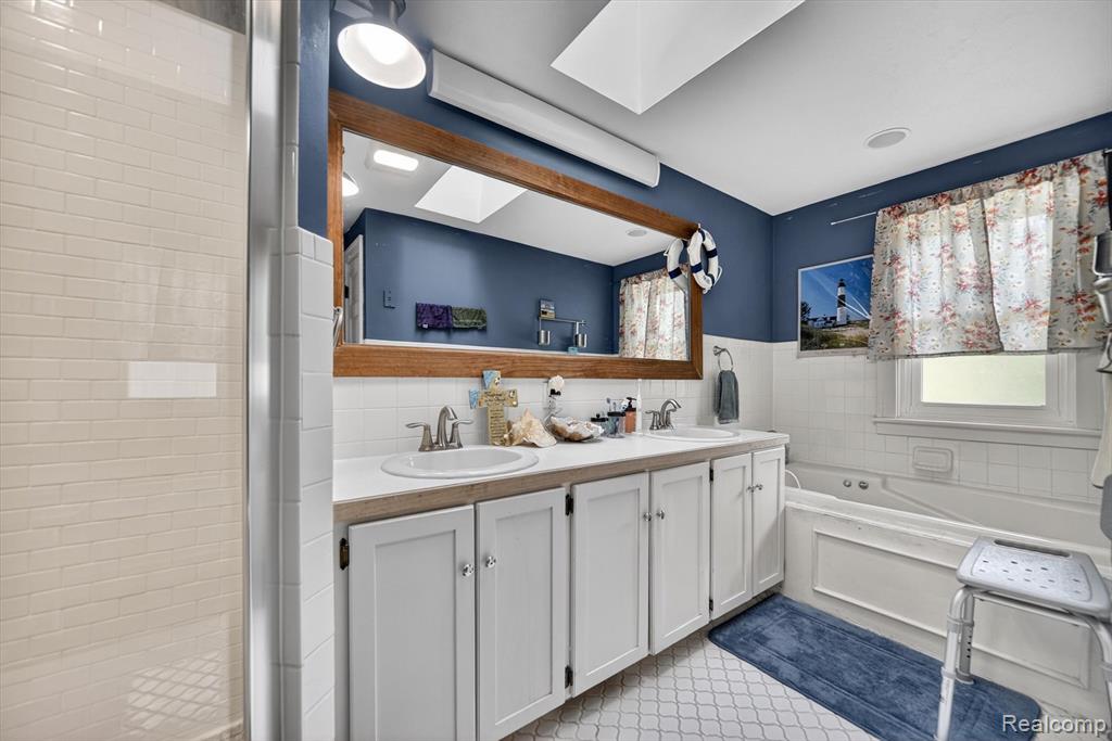 1404 Harvard Road East Lansing, MI 48823 - Photo 32 of 45