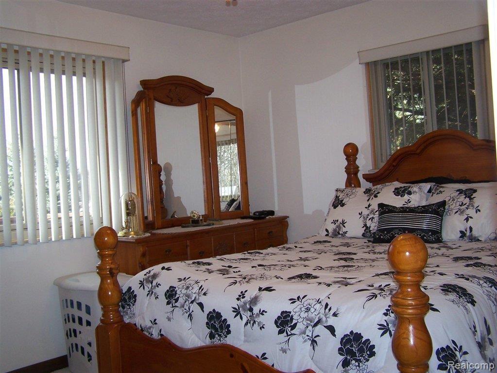 1294 Peavy Road Howell, MI 48843 - Photo 11 of 28 MASTER BEDROOM