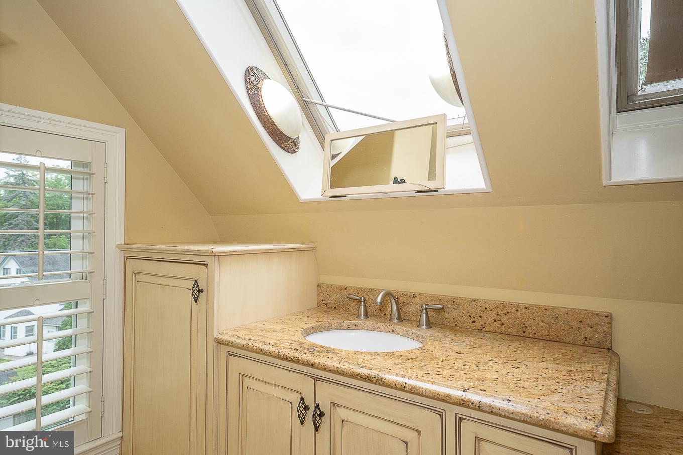 912 Henry Avenue Wayne, PA 19087 - Photo 29 of 67 Primary bathroom