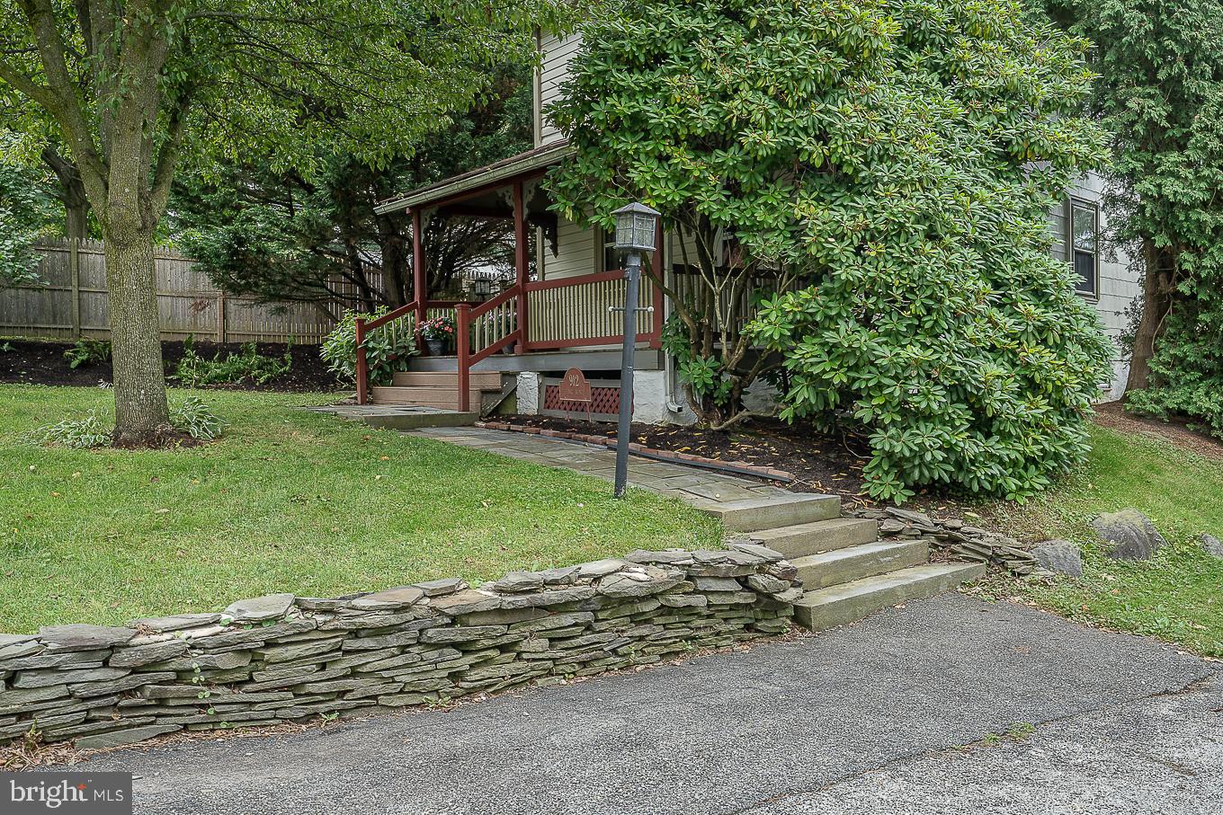 912 Henry Avenue Wayne, PA 19087 - Photo 3 of 67 Front yard