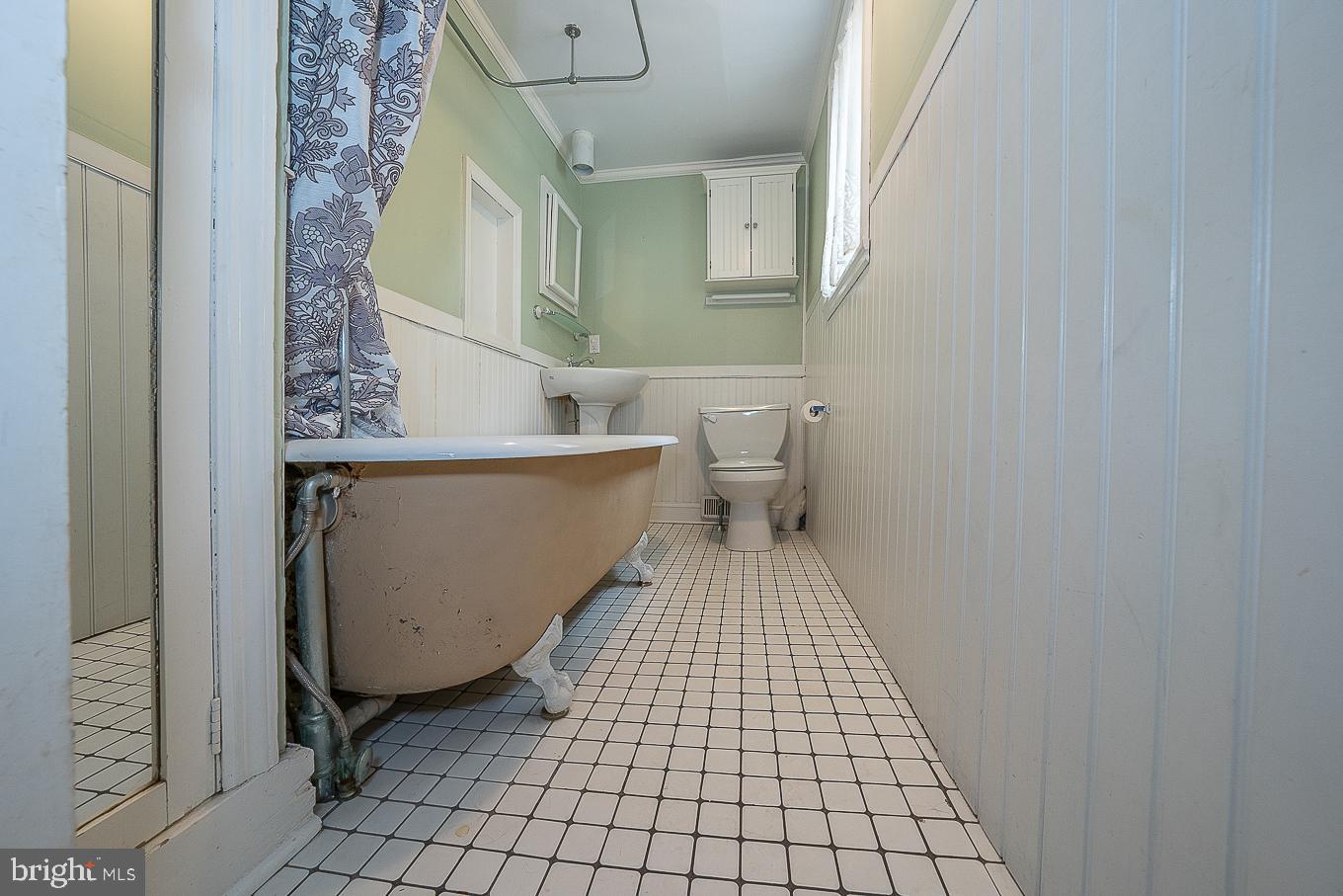 912 Henry Avenue Wayne, PA 19087 - Photo 34 of 67 Bathroom 2