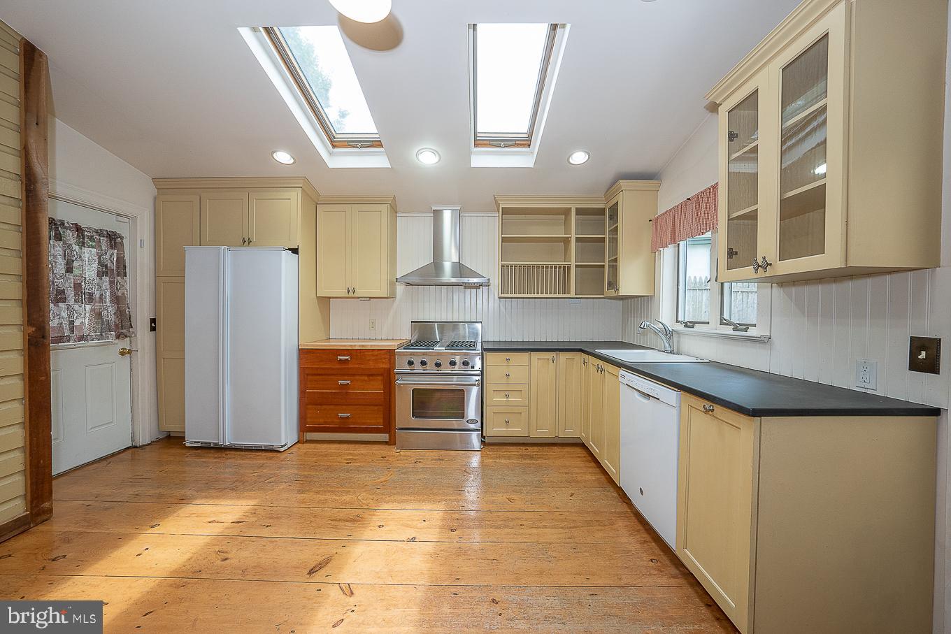 912 Henry Avenue Wayne, PA 19087 - Photo 36 of 67 Kitchen