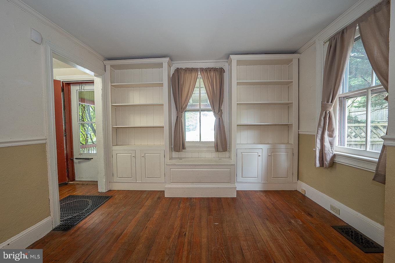 912 Henry Avenue Wayne, PA 19087 - Photo 39 of 67 Windowseat w/ built-ins