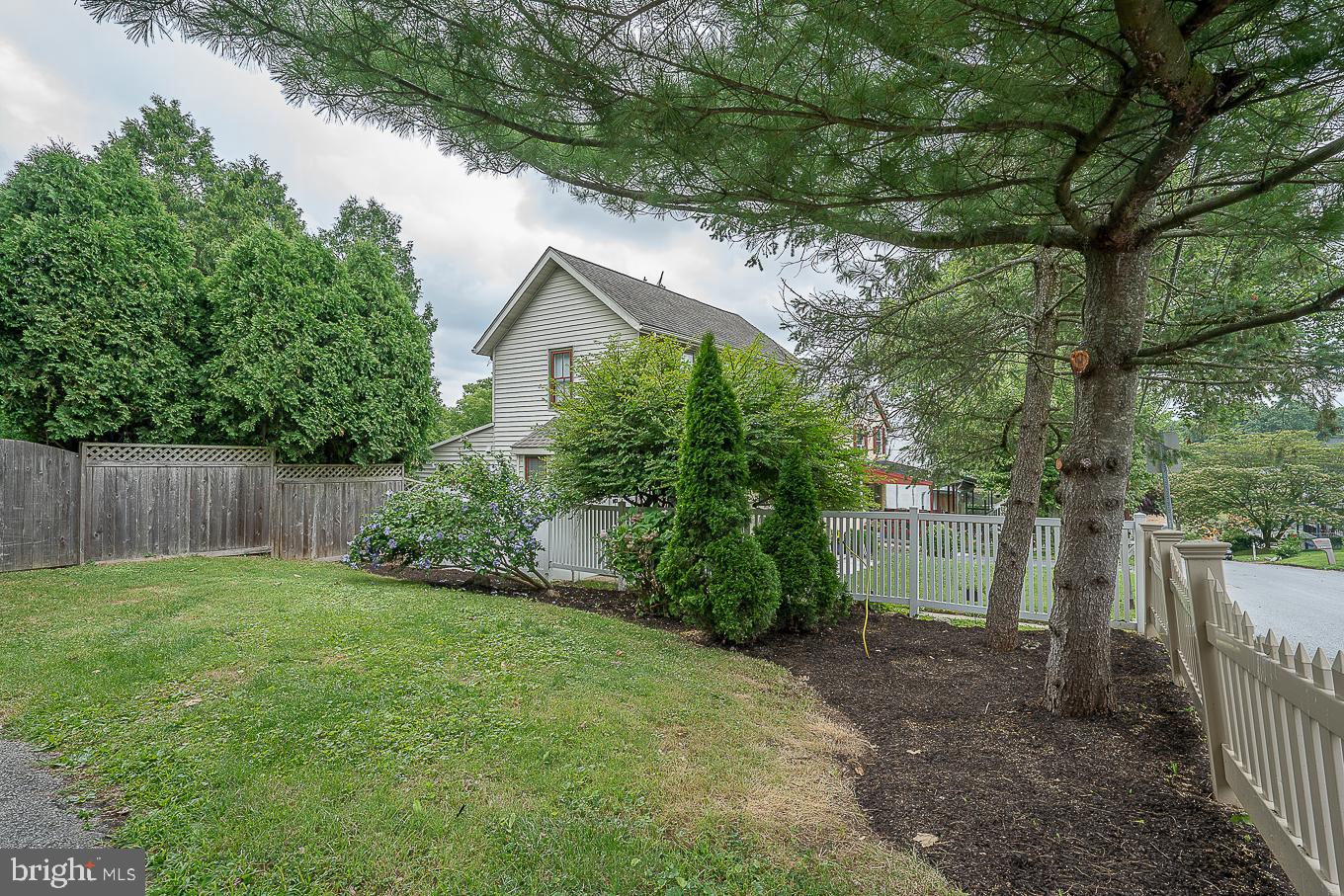 912 Henry Avenue Wayne, PA 19087 - Photo 6 of 67 Back yard