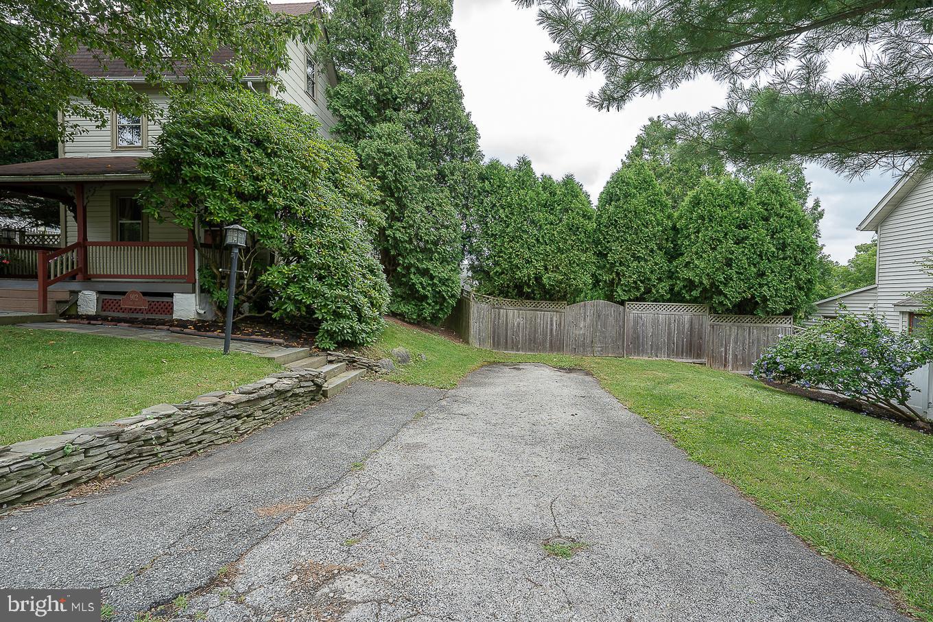 912 Henry Avenue Wayne, PA 19087 - Photo 8 of 67 4 car parking