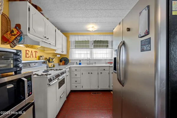 $405,000 | 506 Broad Street, Oriental, NC 28571