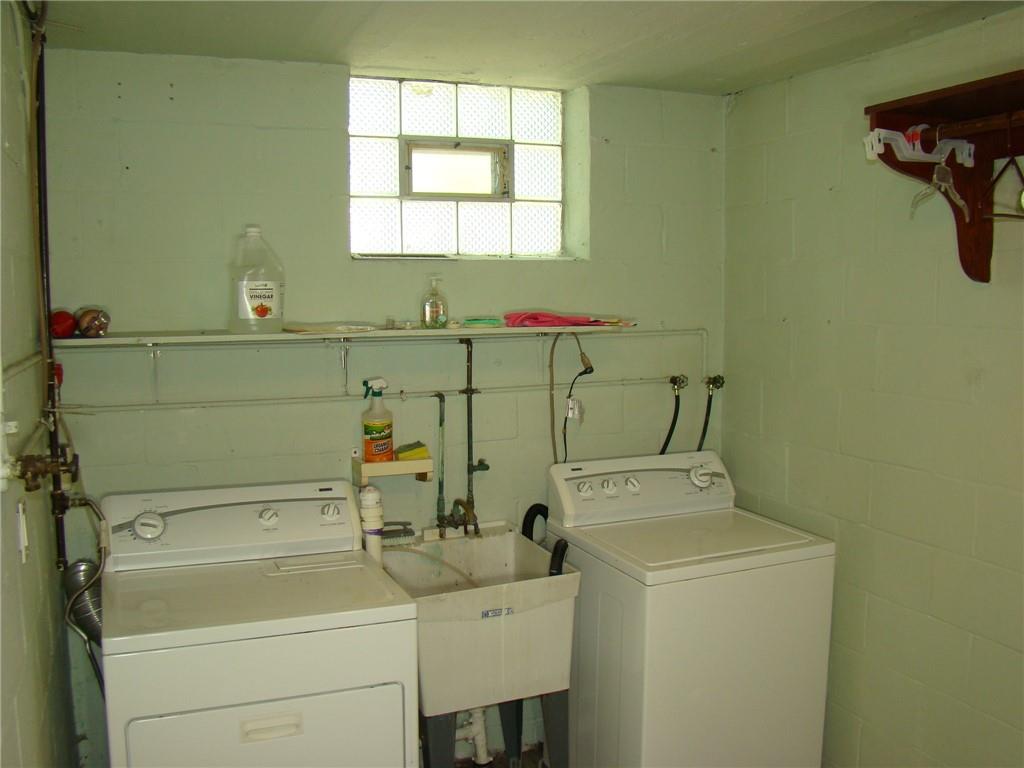220 McGregor Drive Verona, PA 15147 - Photo 18 of 25 a utility room with dryer and washer