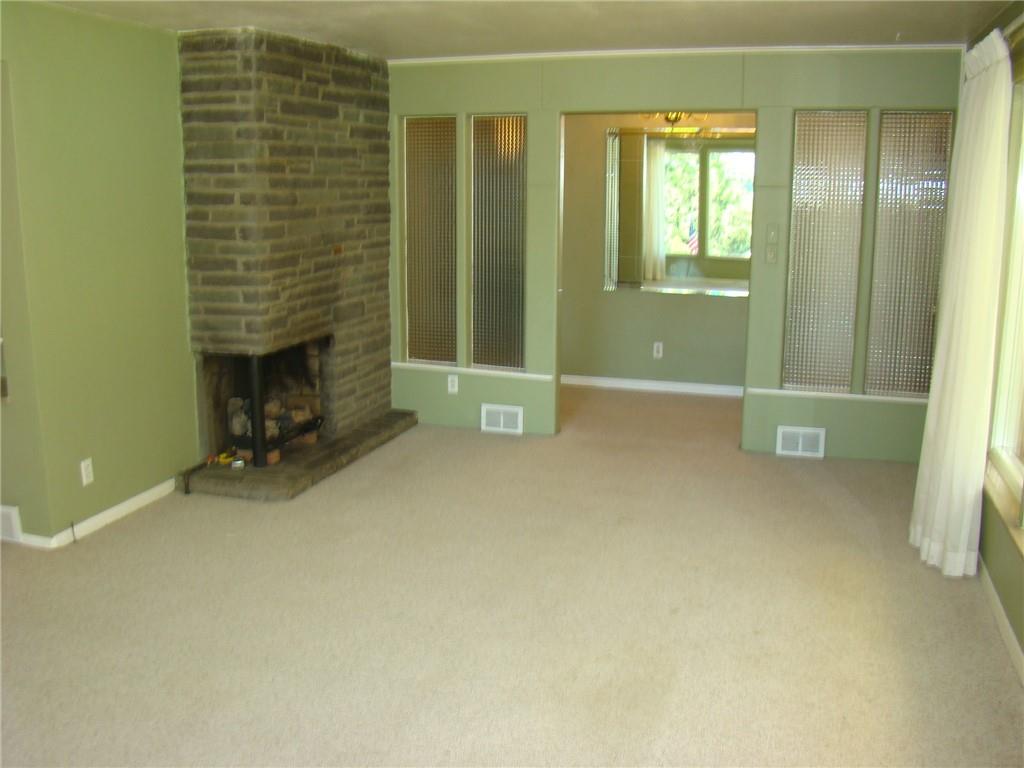 220 McGregor Drive Verona, PA 15147 - Photo 4 of 25 a view of an empty room with a bathroom