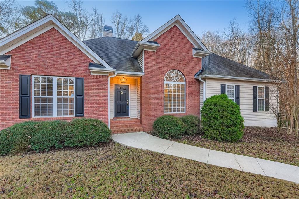16 Inland Point Newnan, GA 30263 - Photo 34 of 34 a front view of a house with a yard