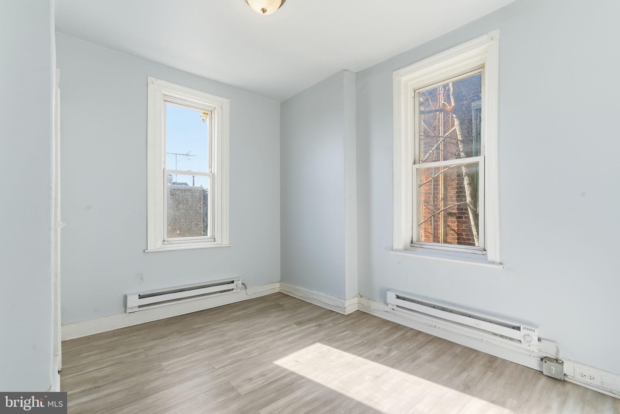 862 East Cornwall Street Philadelphia, PA 19134 - Photo 12 of 16 Bright and airy corner room retreat.