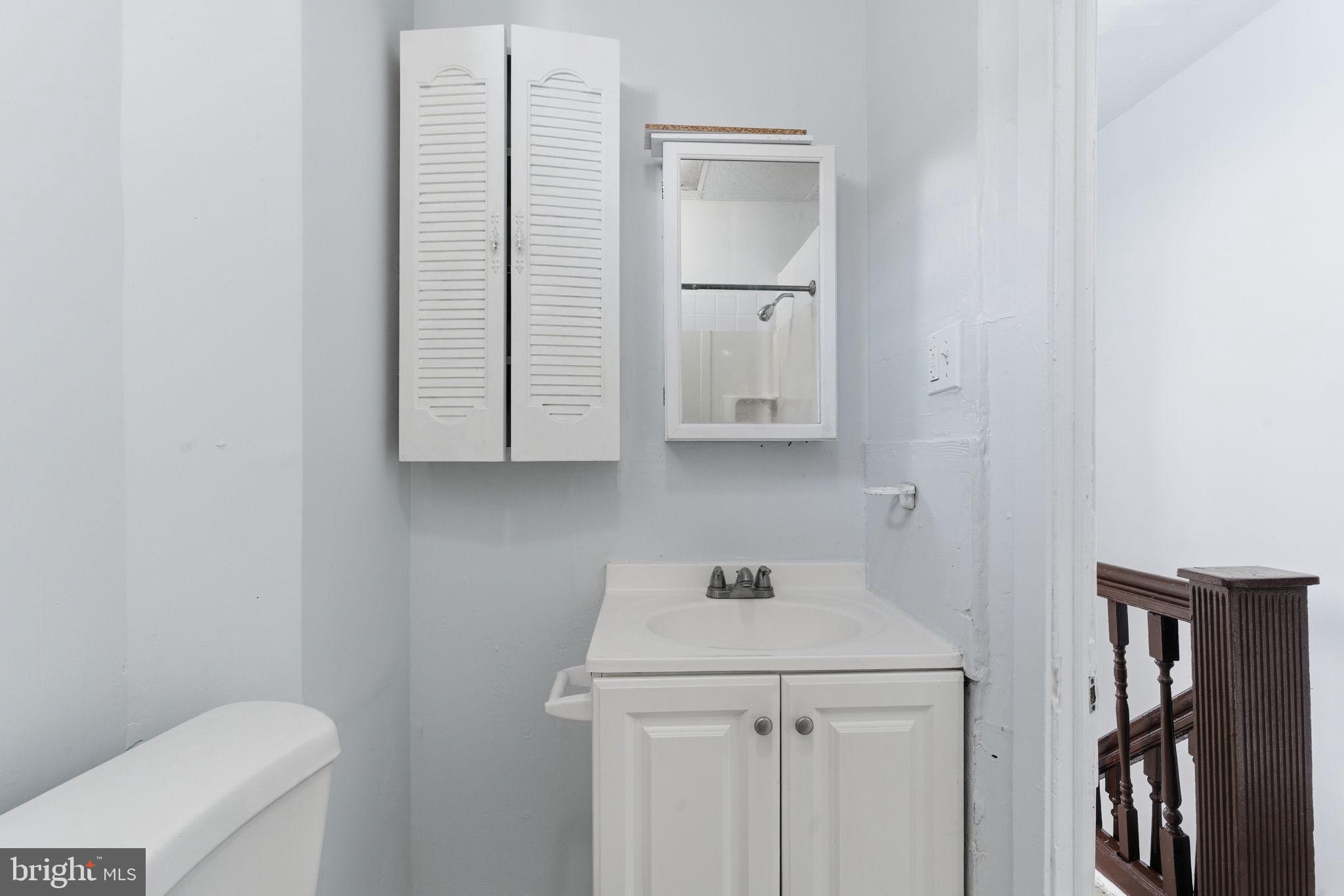 862 East Cornwall Street Philadelphia, PA 19134 - Photo 13 of 16 Bright and airy bathroom retreat.