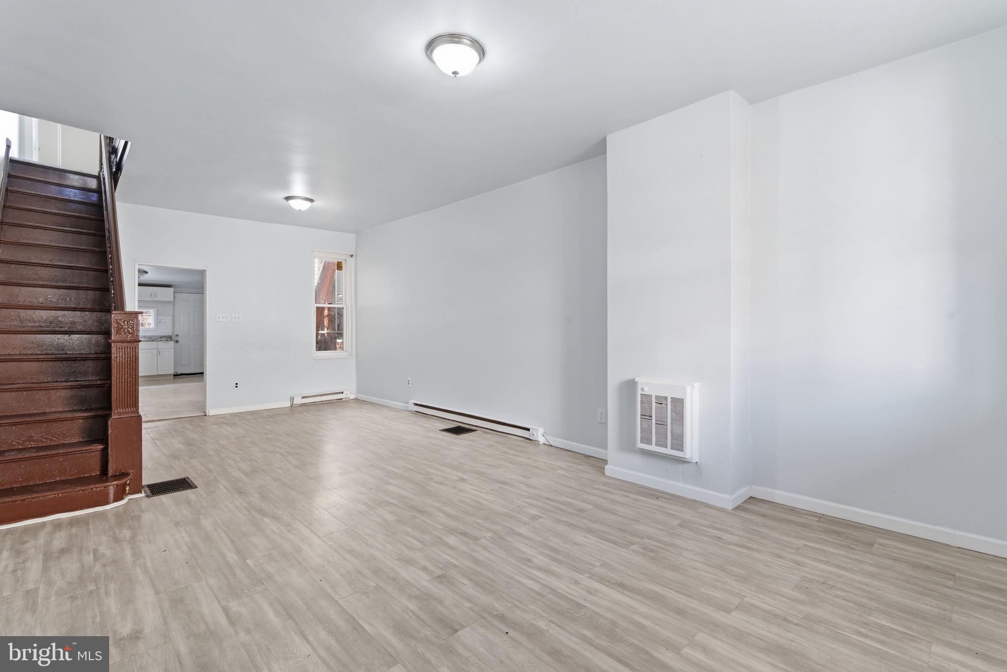 862 East Cornwall Street Philadelphia, PA 19134 - Photo 5 of 16 Spacious, light-filled living area.