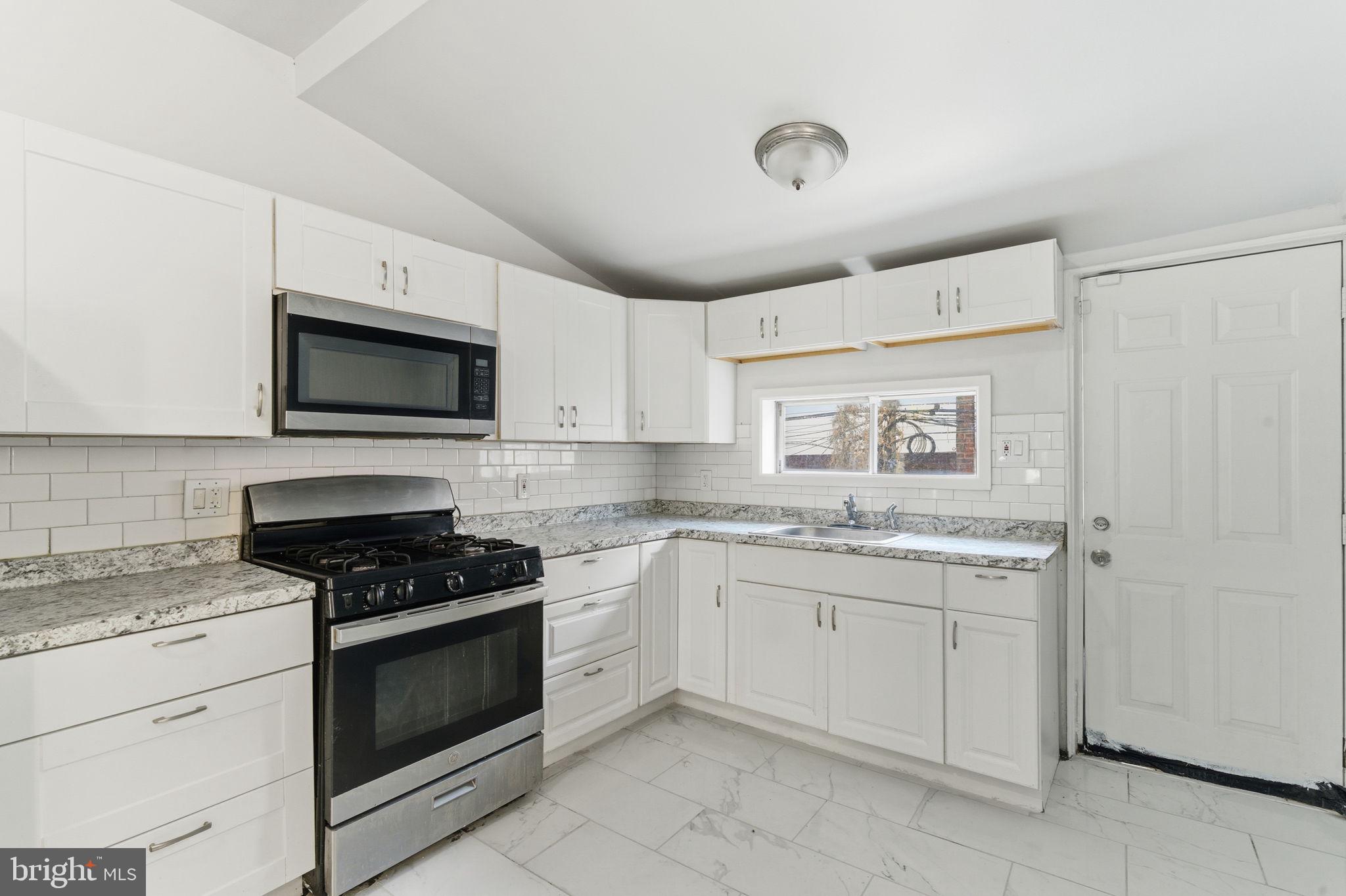 862 East Cornwall Street Philadelphia, PA 19134 - Photo 8 of 16 Stainless Steel Appliances