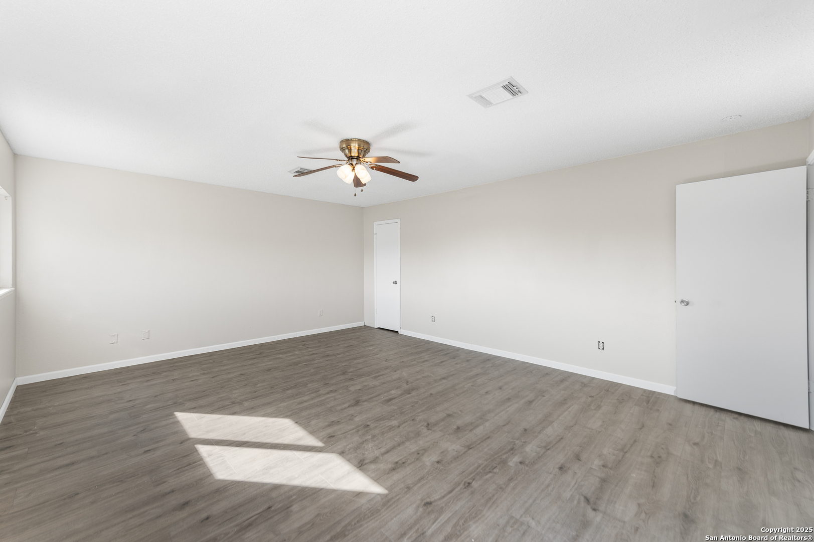 8010 Chestnut Gate Drive Converse, TX 78109 - Photo 24 of 37 wooden floor in an empty room