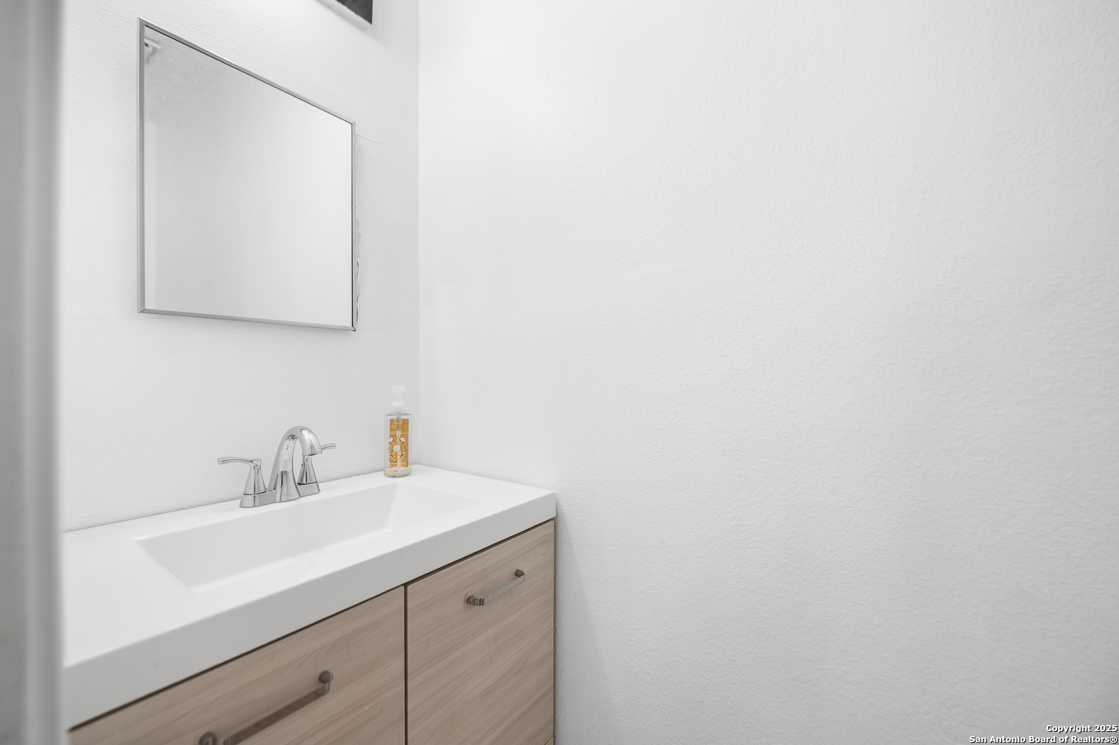 8010 Chestnut Gate Drive Converse, TX 78109 - Photo 32 of 37 a bathroom with a sink and a mirror