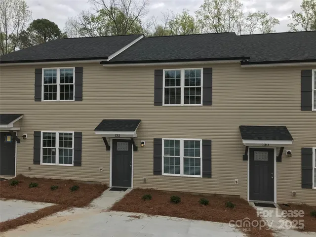 $1,495 | 132 Brookwood Avenue Northeast, Concord, NC 28025