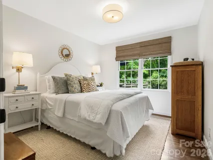 $949,900 | 1301 East Barden Road, Charlotte, NC 28226