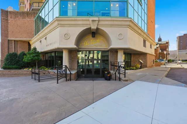 $109,900 | 78 10th Street East, Unit 2807, St. Paul, MN 55101