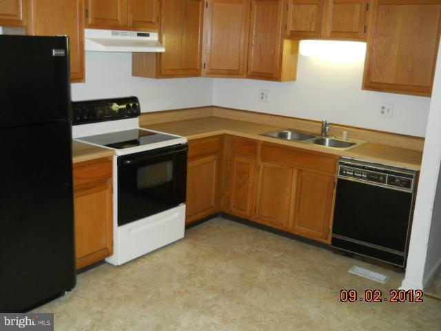 293 Whitaker Road Pasadena, MD 21122 - Photo 4 of 8 Kitchen