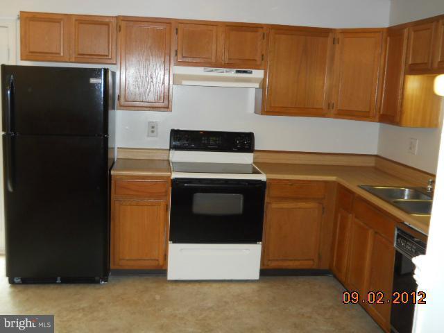 293 Whitaker Road Pasadena, MD 21122 - Photo 5 of 8 Kitchen