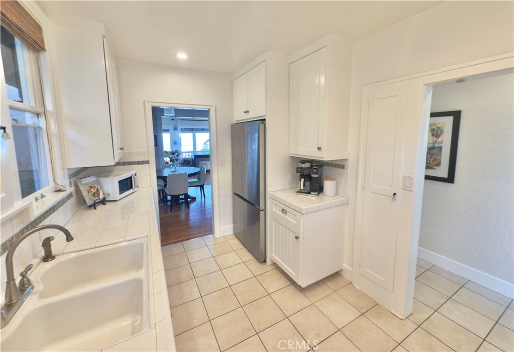 162 Sunset Terrace Laguna Beach, CA 92651 - Photo 13 of 38 Kitchen