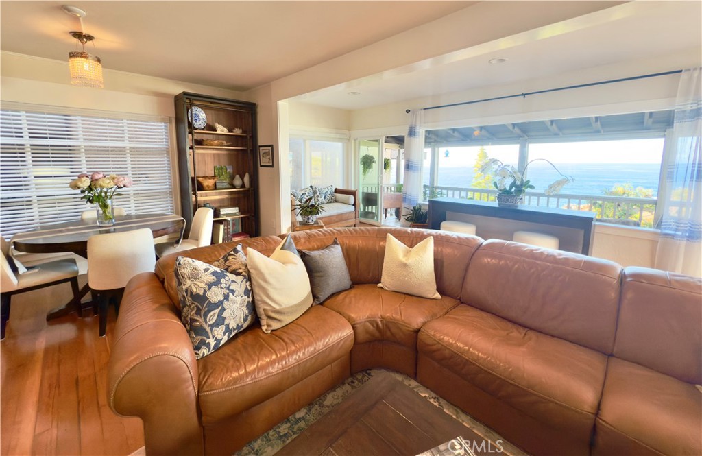 162 Sunset Terrace Laguna Beach, CA 92651 - Photo 17 of 38 Great room