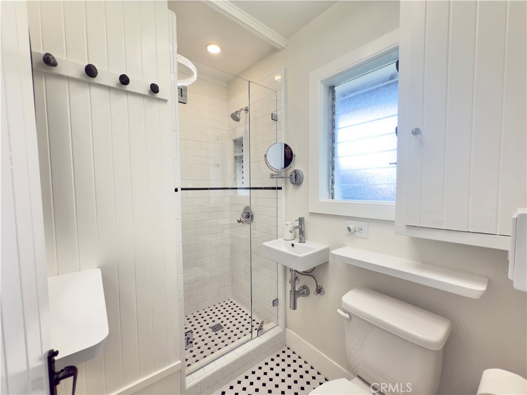 162 Sunset Terrace Laguna Beach, CA 92651 - Photo 27 of 38 Main floor bathroom