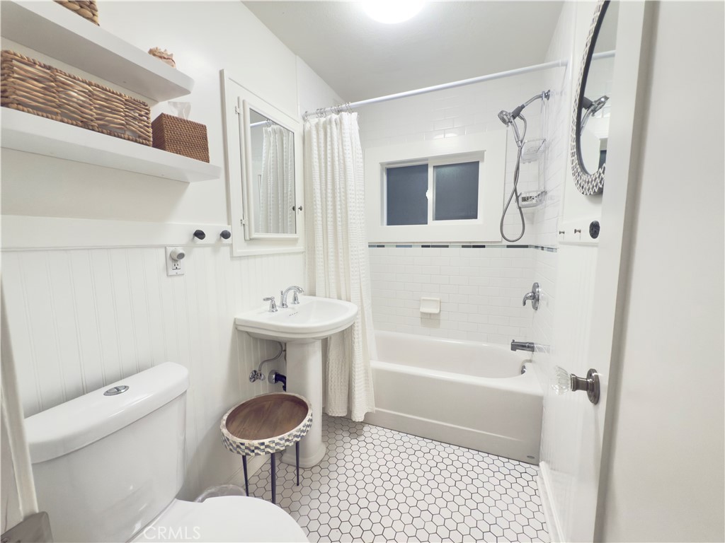 162 Sunset Terrace Laguna Beach, CA 92651 - Photo 31 of 38 Lower floor bathroom