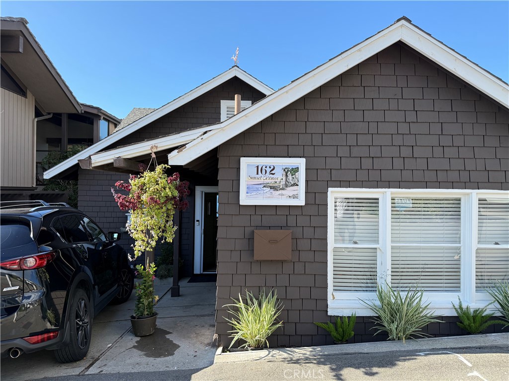 162 Sunset Terrace Laguna Beach, CA 92651 - Photo 5 of 38 162 Sunset Terrace