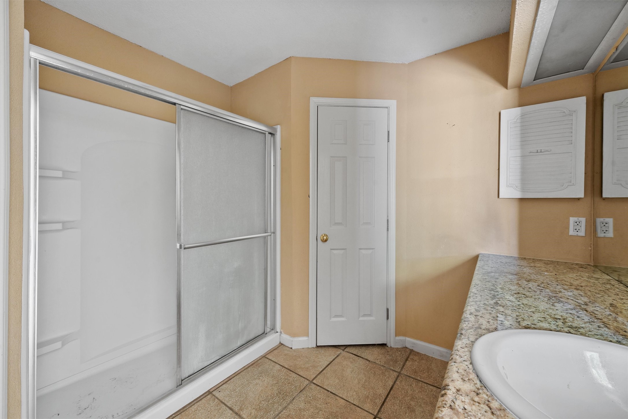 11211 Early Spring Circle Houston, TX 77064 - Photo 19 of 31 a view of bathroom