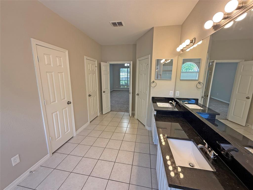 1929 Fall Creek Trail Keller, TX 76248 - Photo 13 of 34